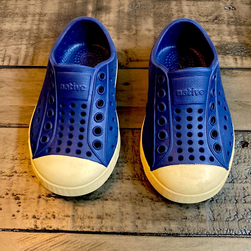 Native Jefferson Navy & White Toddler Shoe size C5